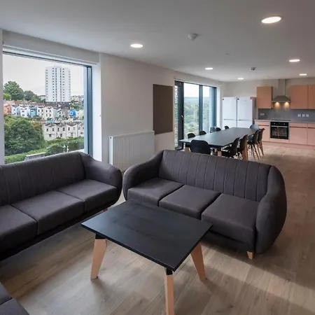 Cosy And Private Ensuite At The Metalworks In Apartment
