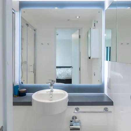Cosy And Private Ensuite At The Metalworks In * Bristol